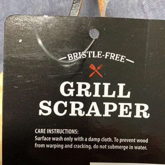 Set of 2 grill brushes and 2 grill scrapers. - Picture 6 of 8